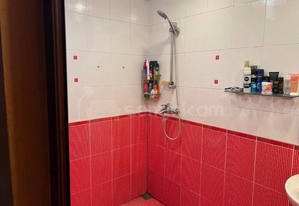 3 Սենյականոց Բնակարան Քարե Շենքում, 85քմ, 5/5 հարկ, Կապիտալ Վերանորոգված, Կահավորված, Արևկող