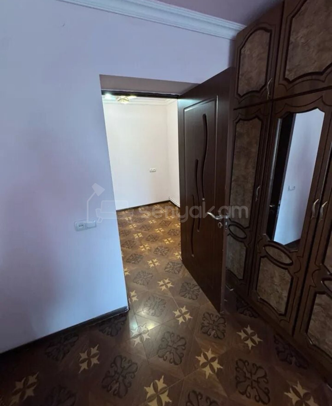 3 Սենյականոց Բնակարան Քարե Շենքում, 75քմ, 5/5 հարկ, Կապիտալ Վերանորոգված, Կահավորված