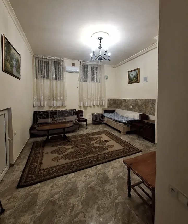 2 Սենյականոց Բնակարան Քարե Շենքում, 45քմ, 2/2 հարկ, Նորմալ Վիճակում, Կահավորված