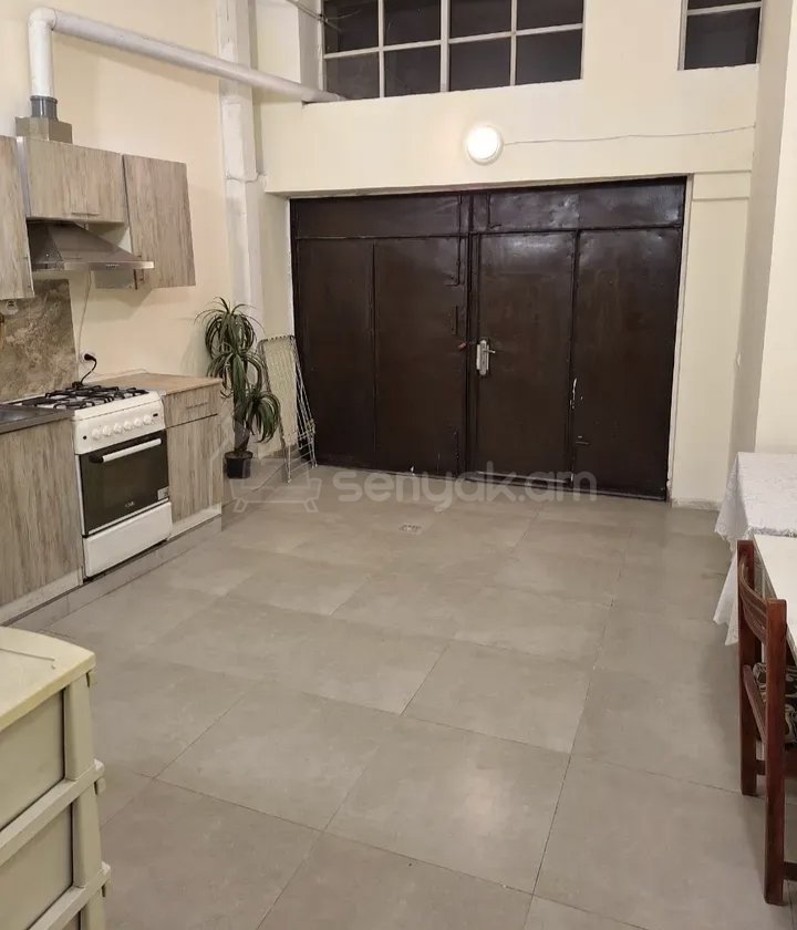 2 Սենյականոց Բնակարան Քարե Շենքում, 45քմ, 2/2 հարկ, Նորմալ Վիճակում, Կահավորված