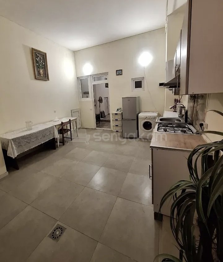 2 Սենյականոց Բնակարան Քարե Շենքում, 45քմ, 2/2 հարկ, Նորմալ Վիճակում, Կահավորված