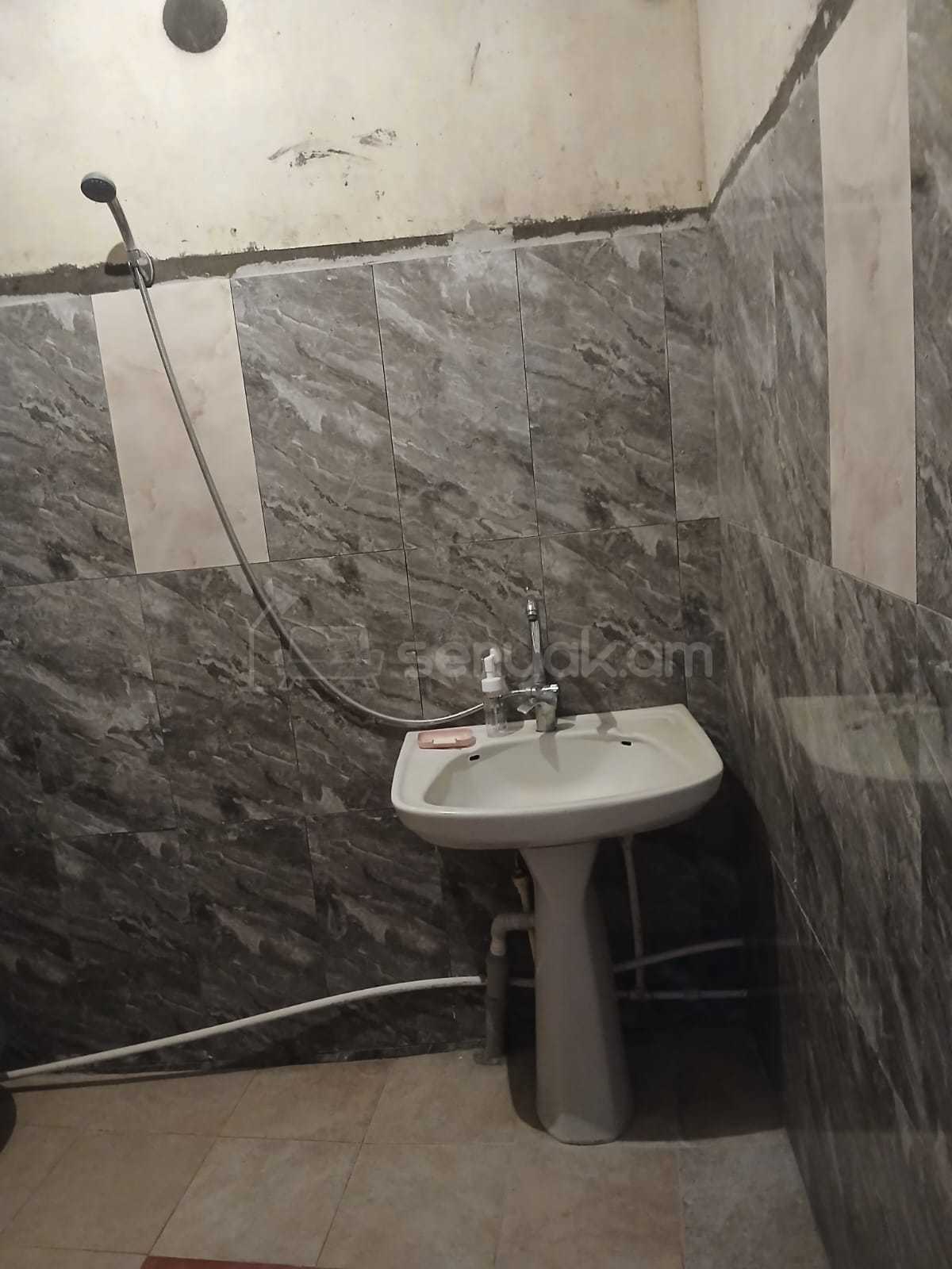 3 Սենյականոց Բնակարան Քարե Շենքում, 64քմ, 1/1 հարկ, Նորմալ Վիճակում, Կահավորված