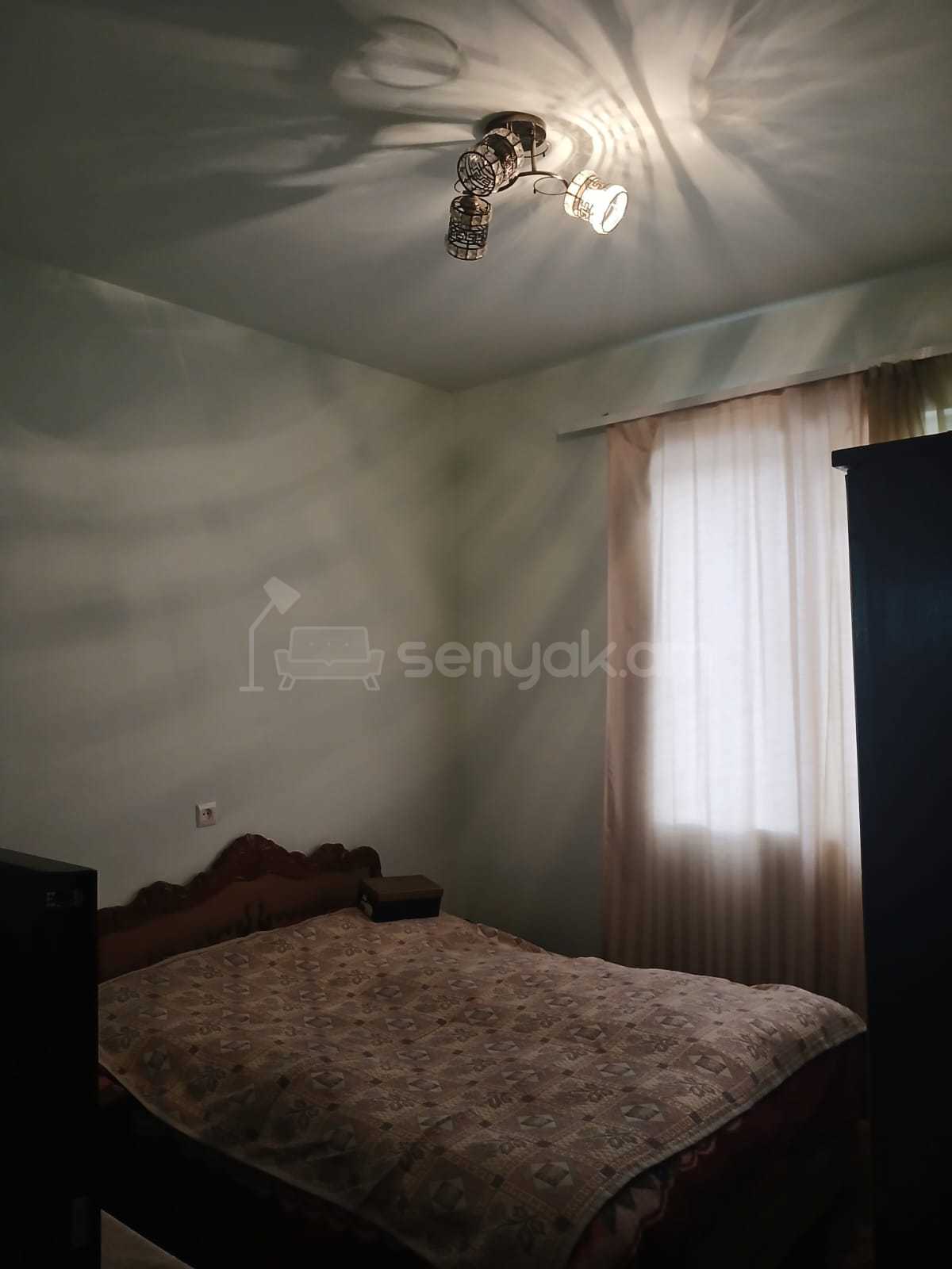 3 Սենյականոց Բնակարան Քարե Շենքում, 64քմ, 1/1 հարկ, Նորմալ Վիճակում, Կահավորված