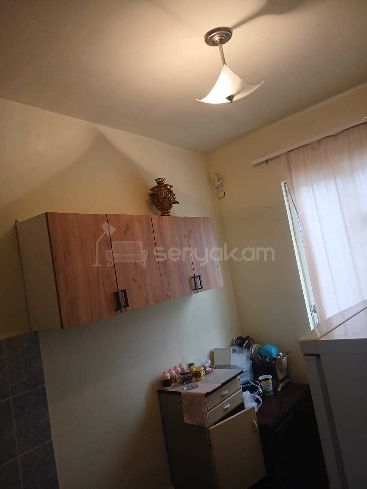 3 Սենյականոց Բնակարան Քարե Շենքում, 64քմ, 1/1 հարկ, Նորմալ Վիճակում, Կահավորված