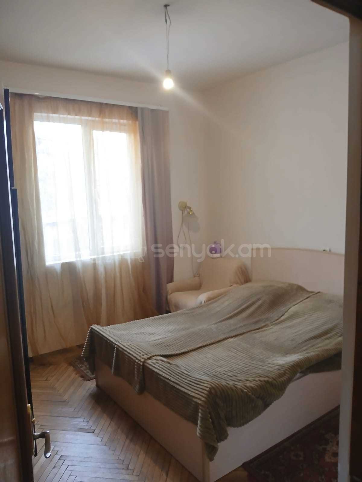 3 Սենյականոց Բնակարան Քարե Շենքում, 64քմ, 1/1 հարկ, Նորմալ Վիճակում, Կահավորված