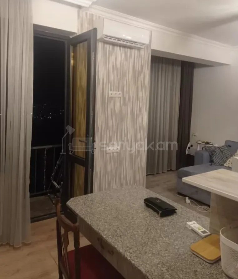 2 Սենյականոց Բնակարան Քարե Շենքում, 55քմ, 5/5 հարկ, Դիզայներական Վերանորոգված