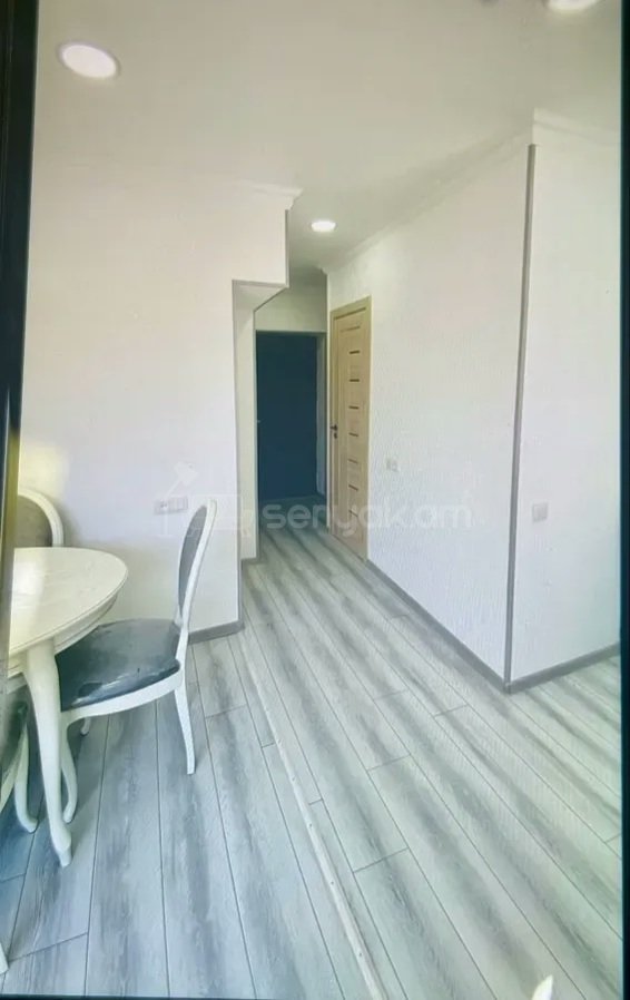 1 Սենյականոց Բնակարան Քարե Շենքում, 33քմ, 5/5 հարկ, Կոսմետիկ Վերանորոգված