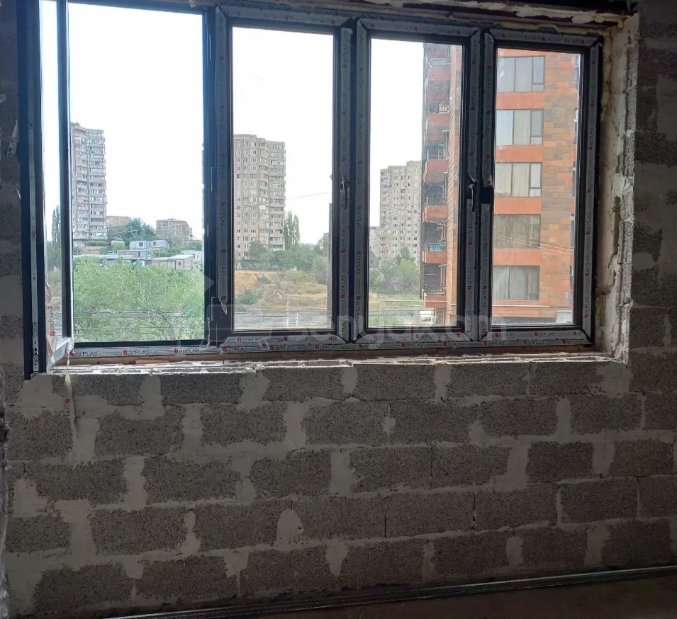 1 Սենյականոց Բնակարան Քարե Շենքում, 47քմ, 3/5 հարկ, Զրոյական Վիճակում