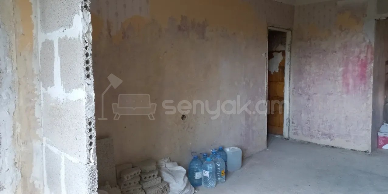 1 Սենյականոց Բնակարան Քարե Շենքում, 47քմ, 3/5 հարկ, Զրոյական Վիճակում