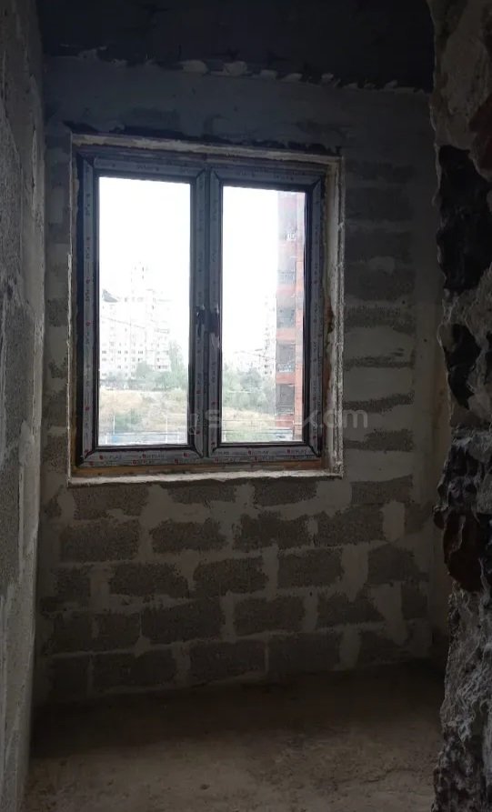 1 Սենյականոց Բնակարան Քարե Շենքում, 47քմ, 3/5 հարկ, Զրոյական Վիճակում