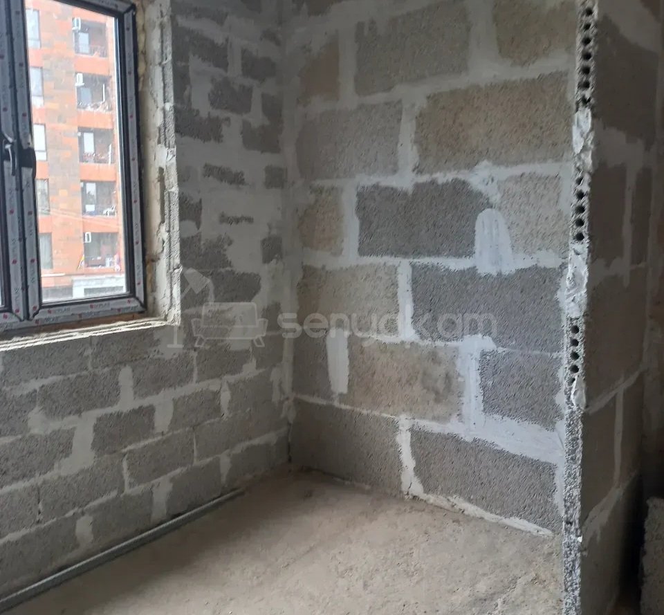 1 Սենյականոց Բնակարան Քարե Շենքում, 47քմ, 3/5 հարկ, Զրոյական Վիճակում