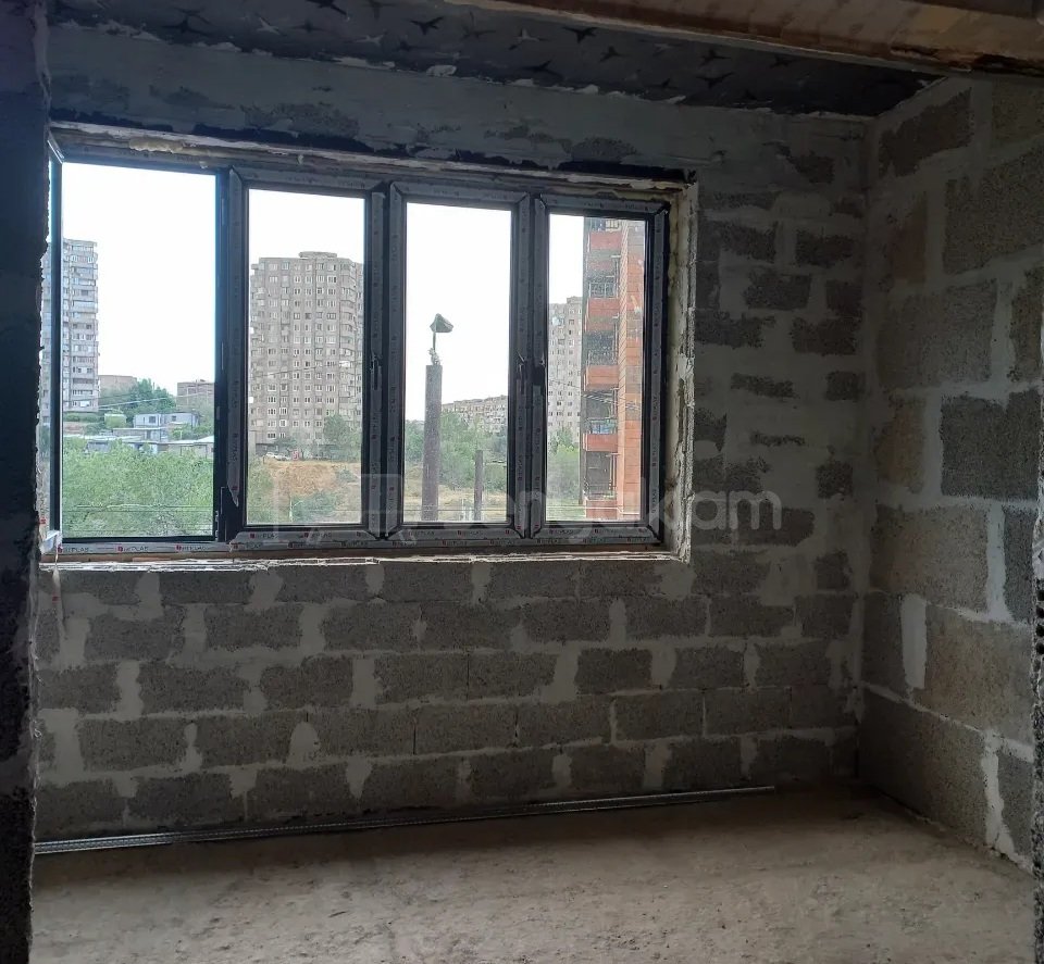 1 Սենյականոց Բնակարան Քարե Շենքում, 47քմ, 3/5 հարկ, Զրոյական Վիճակում