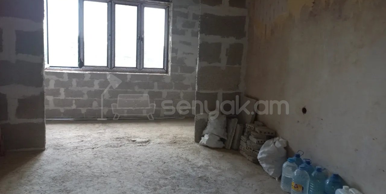 1 Սենյականոց Բնակարան Քարե Շենքում, 47քմ, 3/5 հարկ, Զրոյական Վիճակում