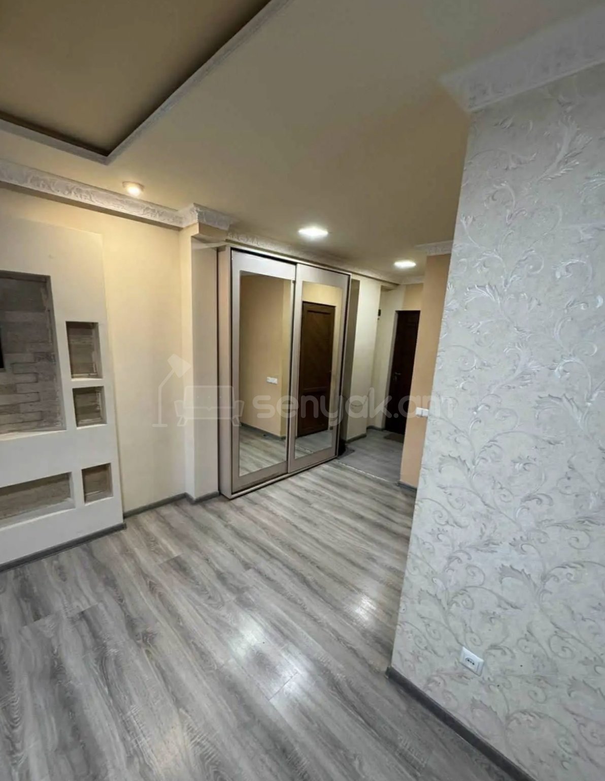 2 Սենյականոց Բնակարան Քարե Շենքում, 70քմ, 3/9 հարկ, Կապիտալ Վերանորոգված, Կահավորված, Արևկող