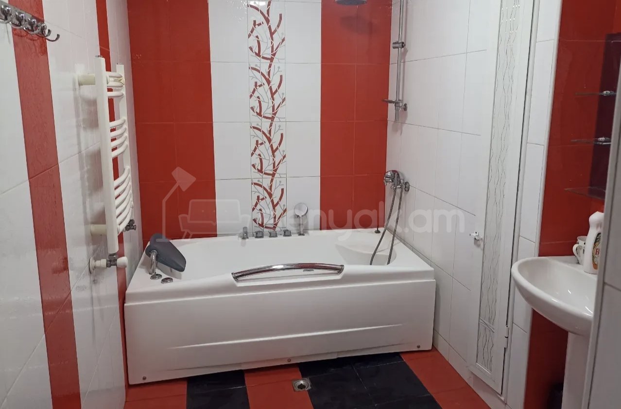 2 Սենյականոց Բնակարան Քարե Շենքում, 64քմ, 2/9 հարկ, Նորմալ Վիճակում, Կահավորված