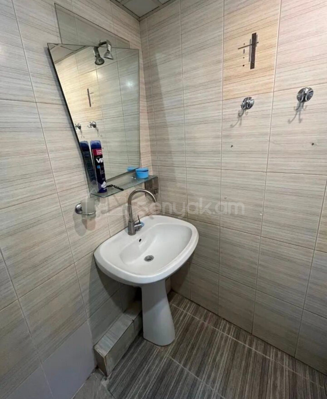 3 Սենյականոց Բնակարան Քարե Շենքում, 70քմ, 4/5 հարկ, Կապիտալ Վերանորոգված, Կահավորված