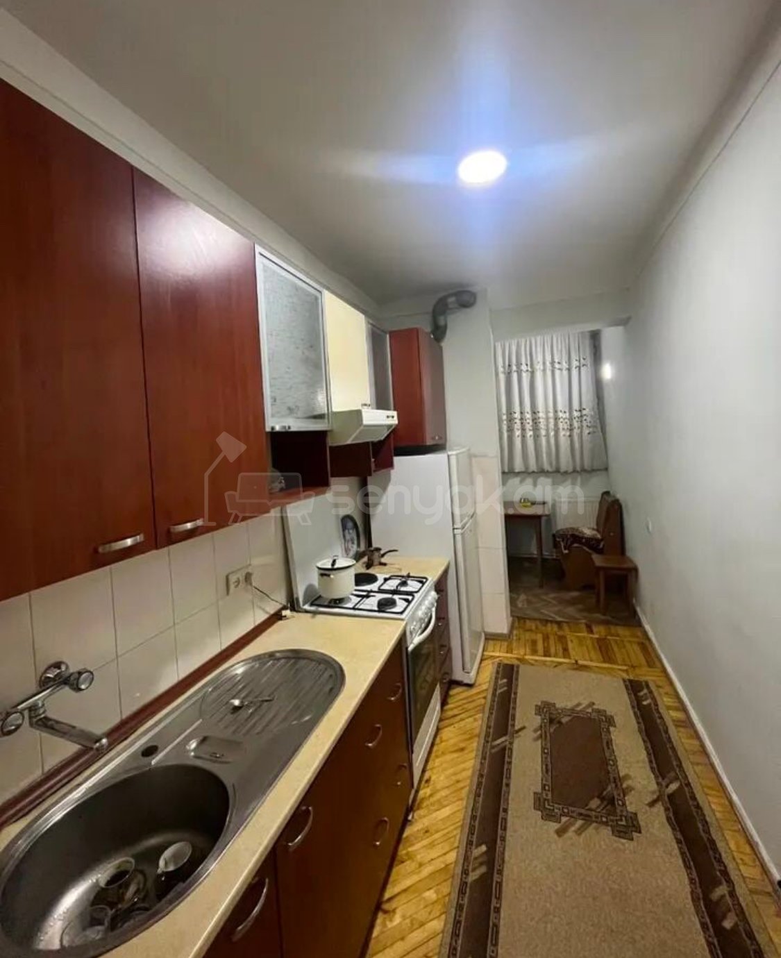 3 Սենյականոց Բնակարան Քարե Շենքում, 70քմ, 4/5 հարկ, Կապիտալ Վերանորոգված, Կահավորված