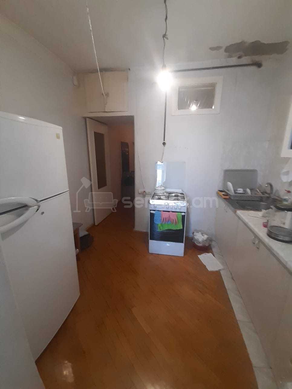 1 Սենյականոց Բնակարան Քարե Շենքում, 43քմ, 4/5 հարկ, Նորմալ Վիճակում