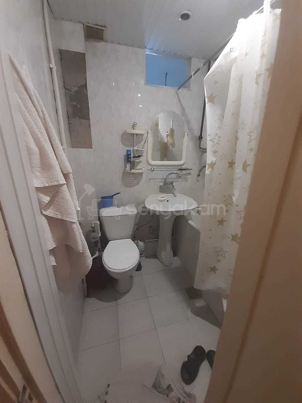 1 Սենյականոց Բնակարան Քարե Շենքում, 43քմ, 4/5 հարկ, Նորմալ Վիճակում