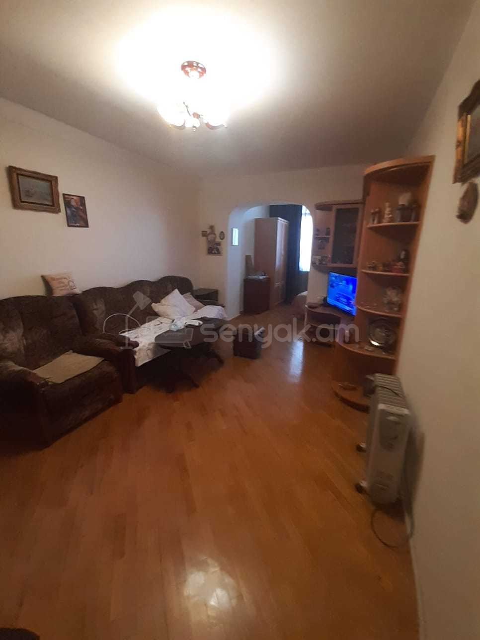 1 Սենյականոց Բնակարան Քարե Շենքում, 43քմ, 4/5 հարկ, Նորմալ Վիճակում