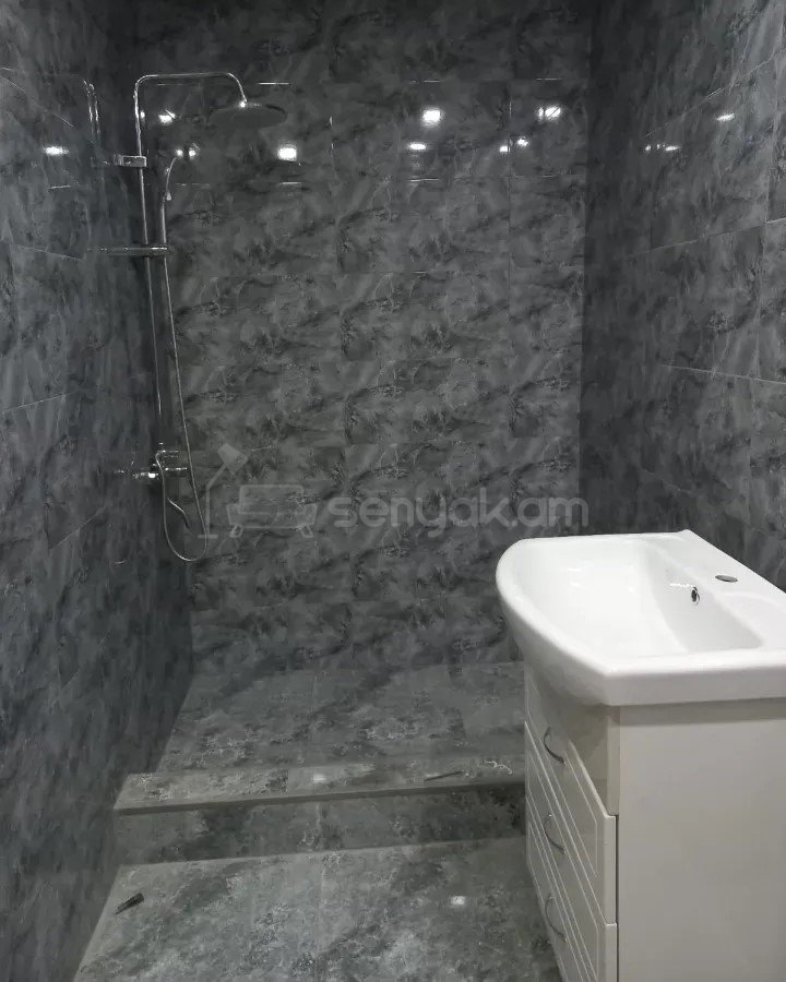 3 Սենյականոց Բնակարան Քարե Շենքում, 53քմ, 4/7 հարկ, Կապիտալ Վերանորոգված