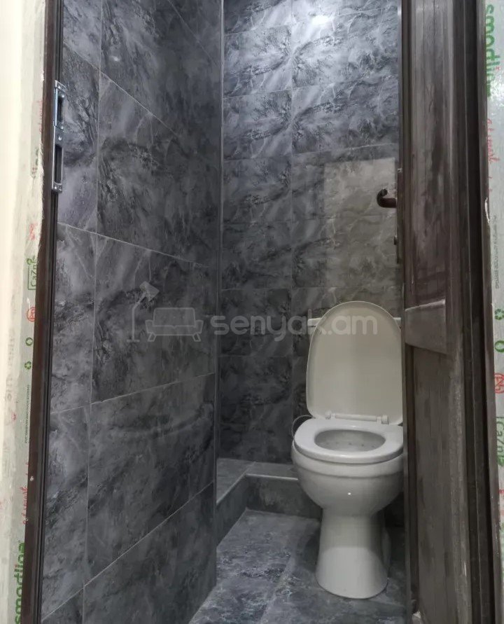 3 Սենյականոց Բնակարան Քարե Շենքում, 53քմ, 4/7 հարկ, Կապիտալ Վերանորոգված