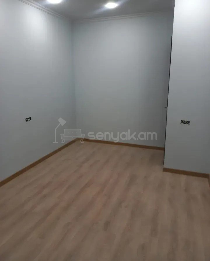 3 Սենյականոց Բնակարան Քարե Շենքում, 53քմ, 4/7 հարկ, Կապիտալ Վերանորոգված