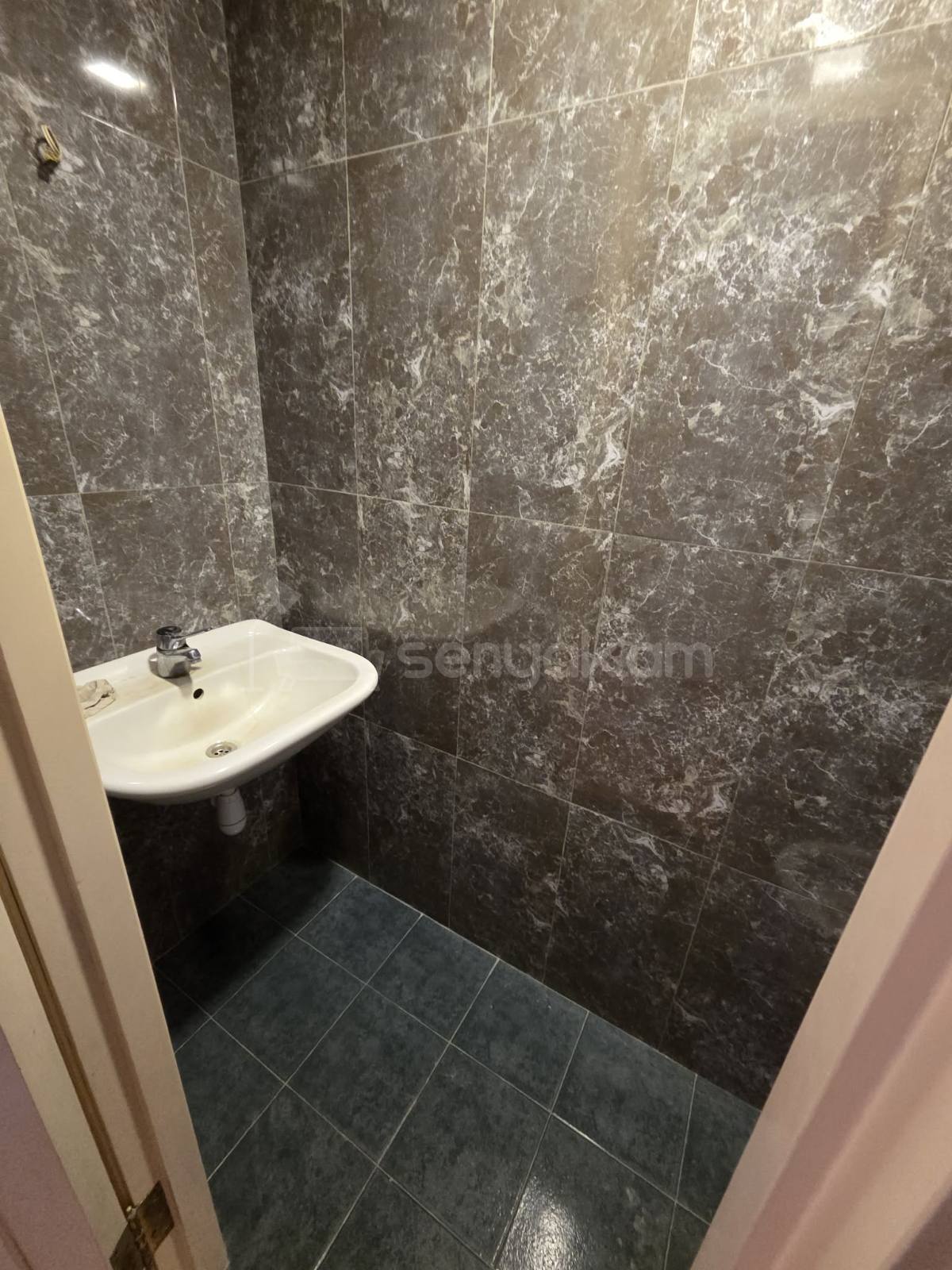 2 Սենյականոց Բնակարան Քարե Շենքում, 75քմ, 11/13 հարկ, Նորմալ Վիճակում, Մասամբ Կահավորված, Արևկող