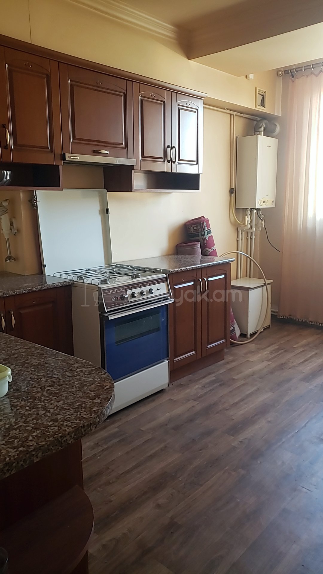 2 Սենյականոց Բնակարան Քարե Շենքում, 75քմ, 11/13 հարկ, Նորմալ Վիճակում, Մասամբ Կահավորված, Արևկող