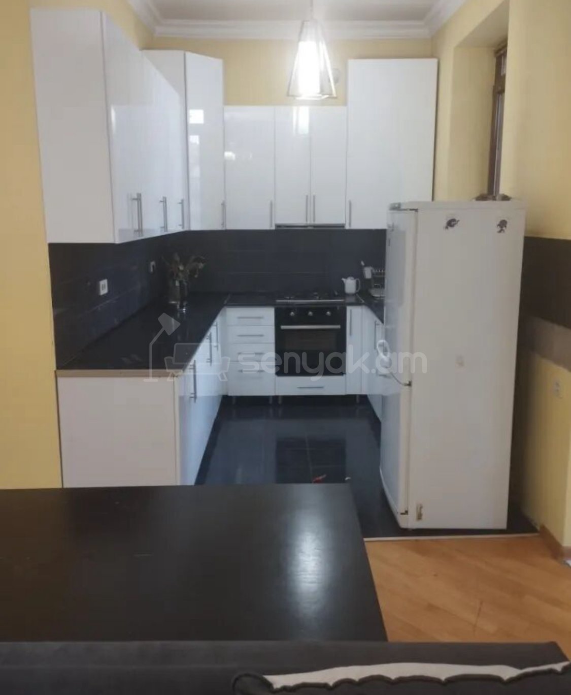 3 Սենյականոց Բնակարան Քարե Շենքում, 96քմ, 4/4 հարկ, Կապիտալ Վերանորոգված, Կահավորված, Արևկող