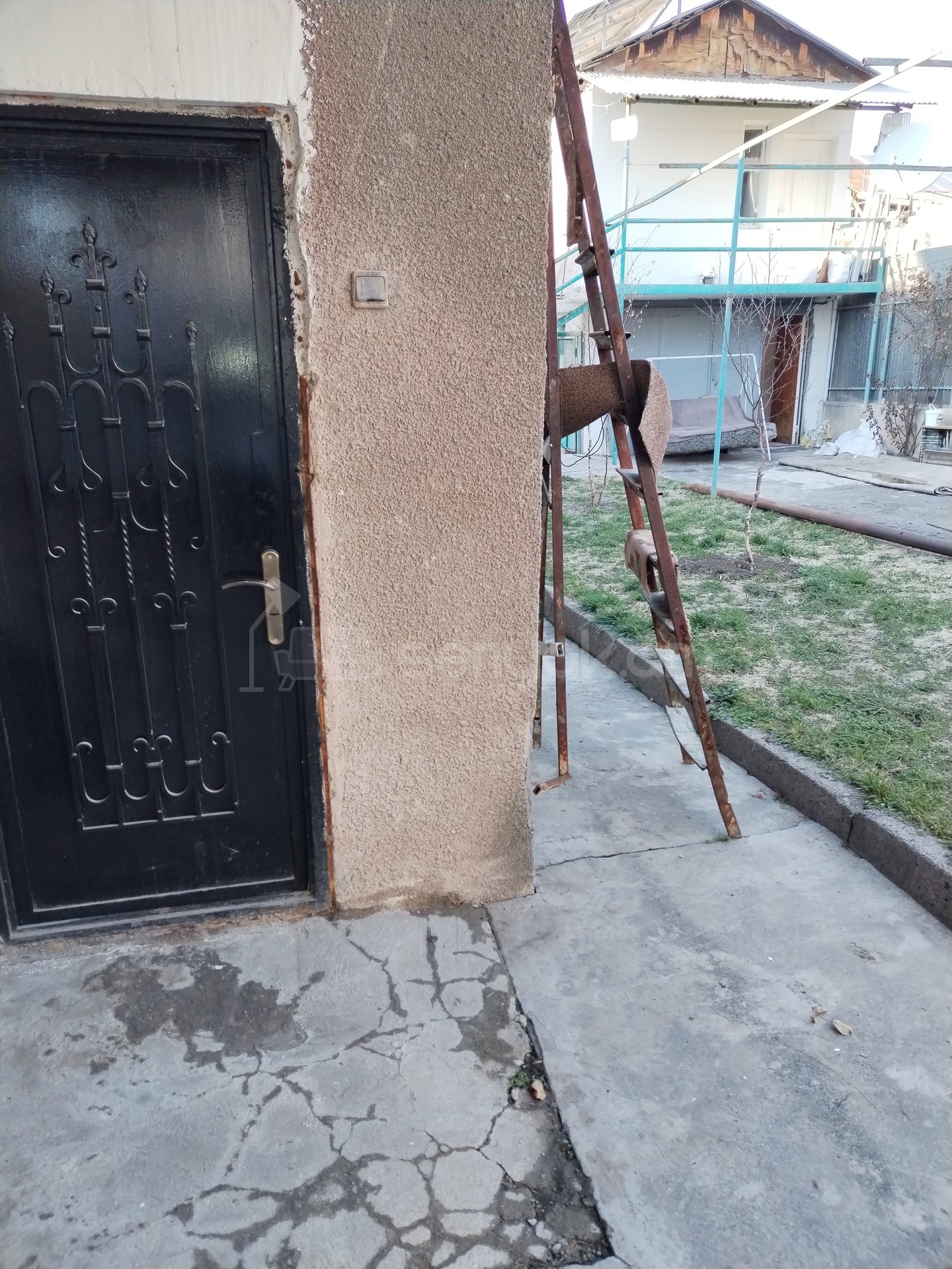 2 Սենյականոց Բնակարան Քարե Շենքում, 40քմ, 1/1 հարկ, Նորմալ Վիճակում, Կահավորված