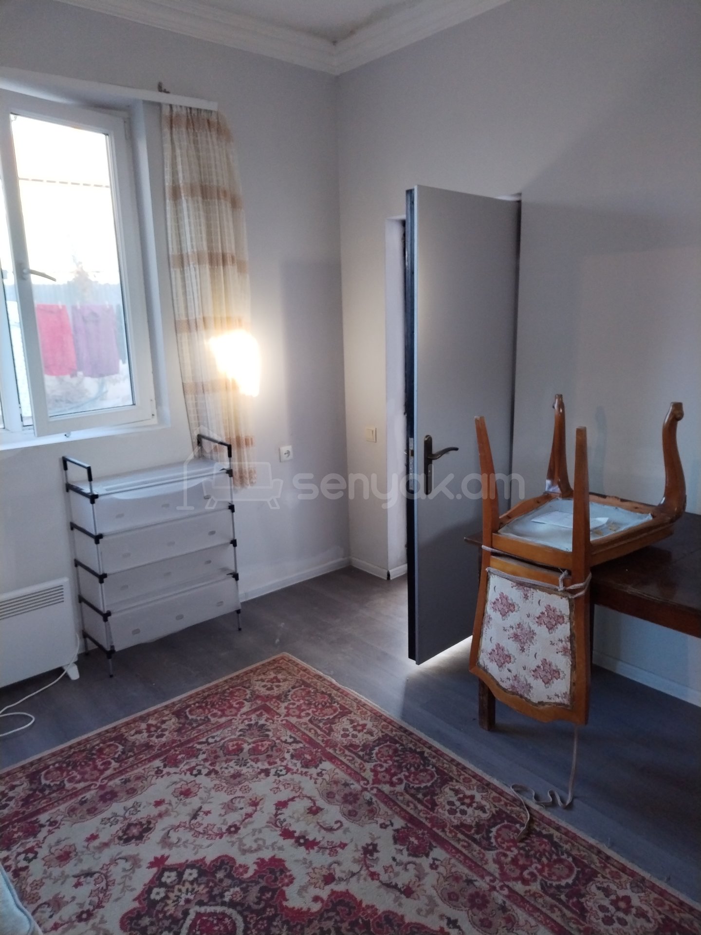 2 Սենյականոց Բնակարան Քարե Շենքում, 40քմ, 1/1 հարկ, Նորմալ Վիճակում, Կահավորված