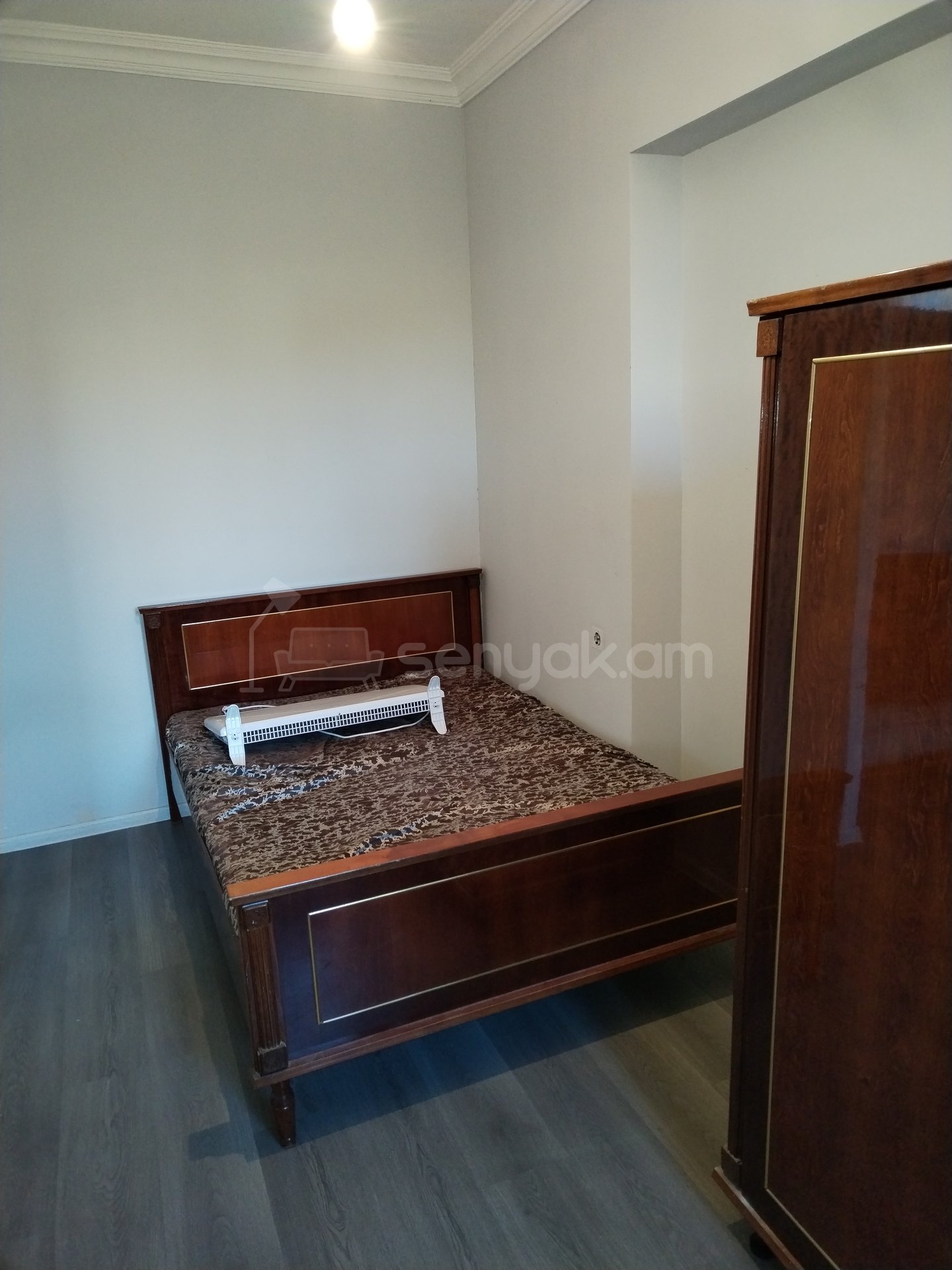 2 Սենյականոց Բնակարան Քարե Շենքում, 40քմ, 1/1 հարկ, Նորմալ Վիճակում, Կահավորված