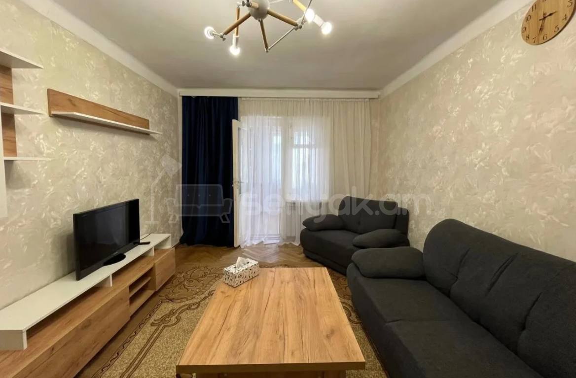 3 Սենյականոց Բնակարան Քարե Շենքում, 77քմ, 5/5 հարկ, Կապիտալ Վերանորոգված, Կահավորված