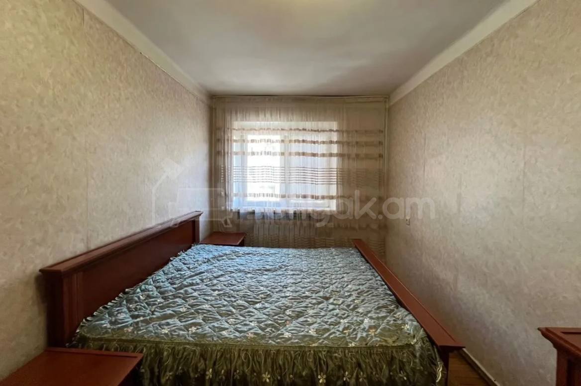 3 Սենյականոց Բնակարան Քարե Շենքում, 77քմ, 5/5 հարկ, Կապիտալ Վերանորոգված, Կահավորված