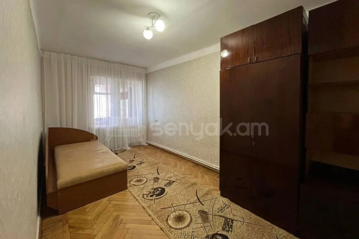 3 Սենյականոց Բնակարան Քարե Շենքում, 77քմ, 5/5 հարկ, Կապիտալ Վերանորոգված, Կահավորված