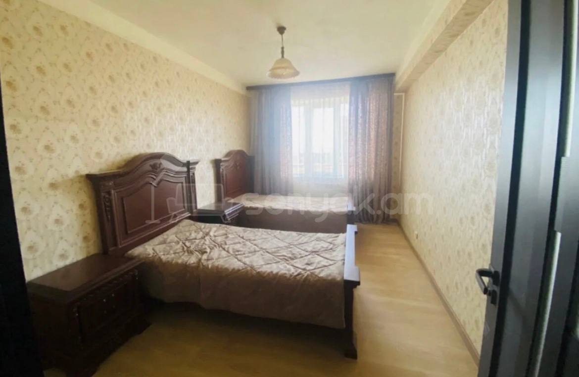 3 Սենյականոց Բնակարան, 110քմ, 8/10 հարկ, Կապիտալ Վերանորոգված, Կահավորված, Արևկող