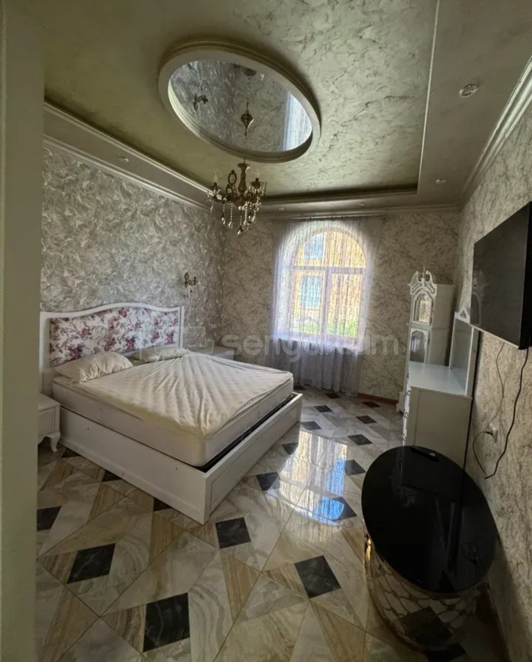 3 Սենյականոց Բնակարան Քարե Շենքում, 100քմ, 3/5 հարկ, Դիզայներական Վերանորոգված, Կահավորված, Արևկող