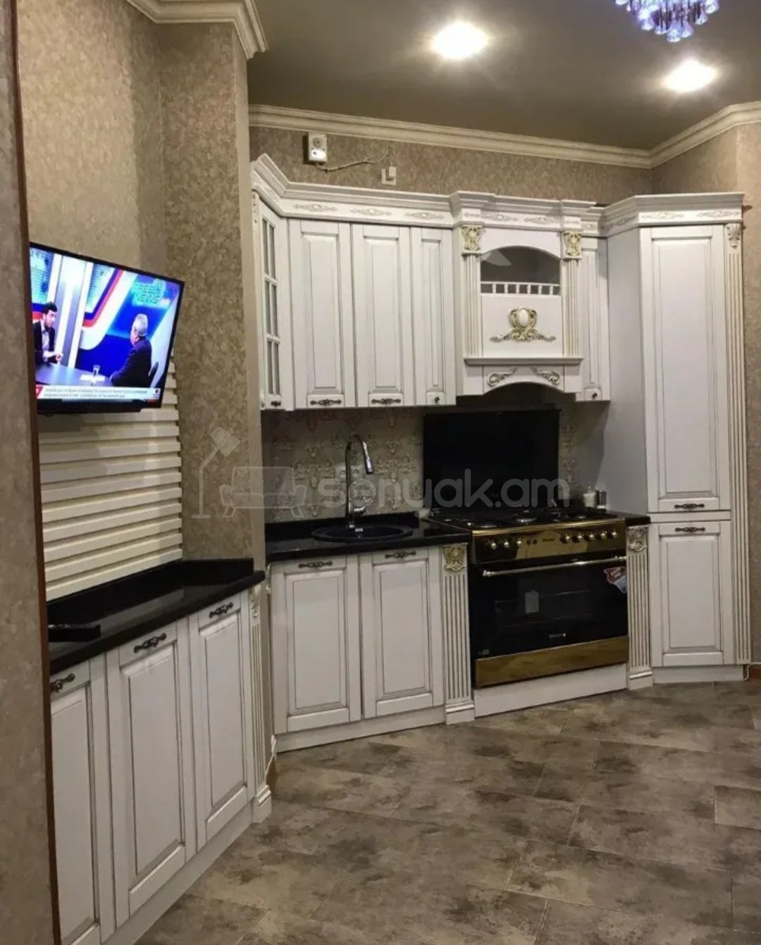 3 Սենյականոց Բնակարան Քարե Շենքում, 100քմ, 3/5 հարկ, Դիզայներական Վերանորոգված, Կահավորված, Արևկող