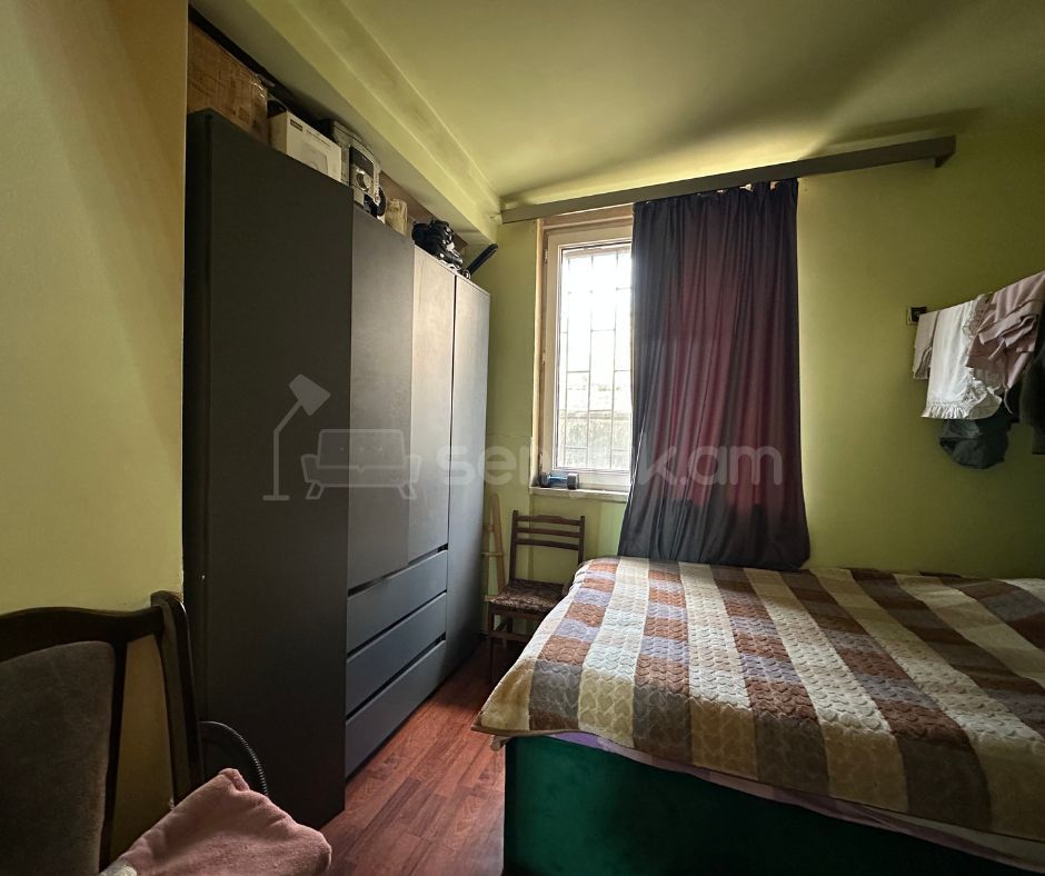 4 Սենյականոց Բնակարան Քարե Շենքում, 73քմ, 1/4 հարկ, Նորմալ Վիճակում