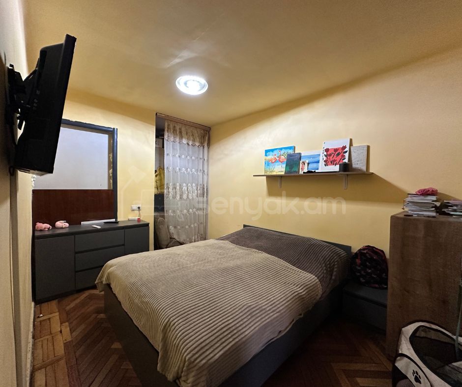 4 Սենյականոց Բնակարան Քարե Շենքում, 73քմ, 1/4 հարկ, Նորմալ Վիճակում