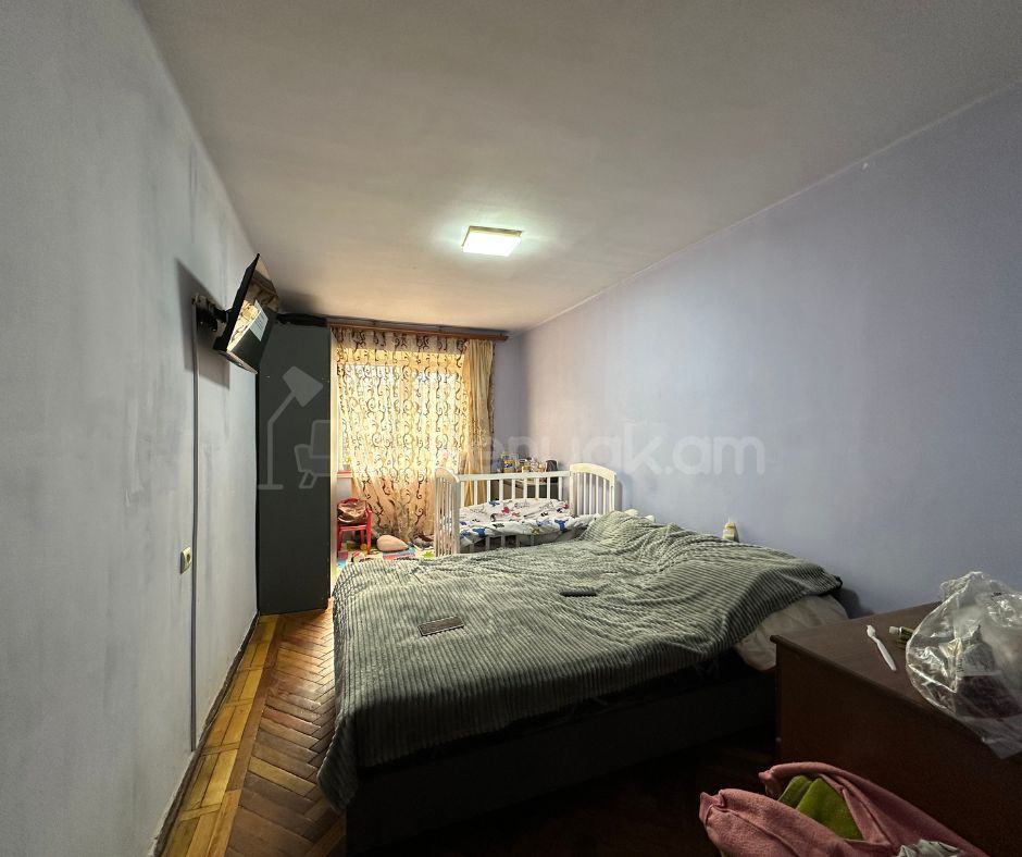 4 Սենյականոց Բնակարան Քարե Շենքում, 73քմ, 1/4 հարկ, Նորմալ Վիճակում