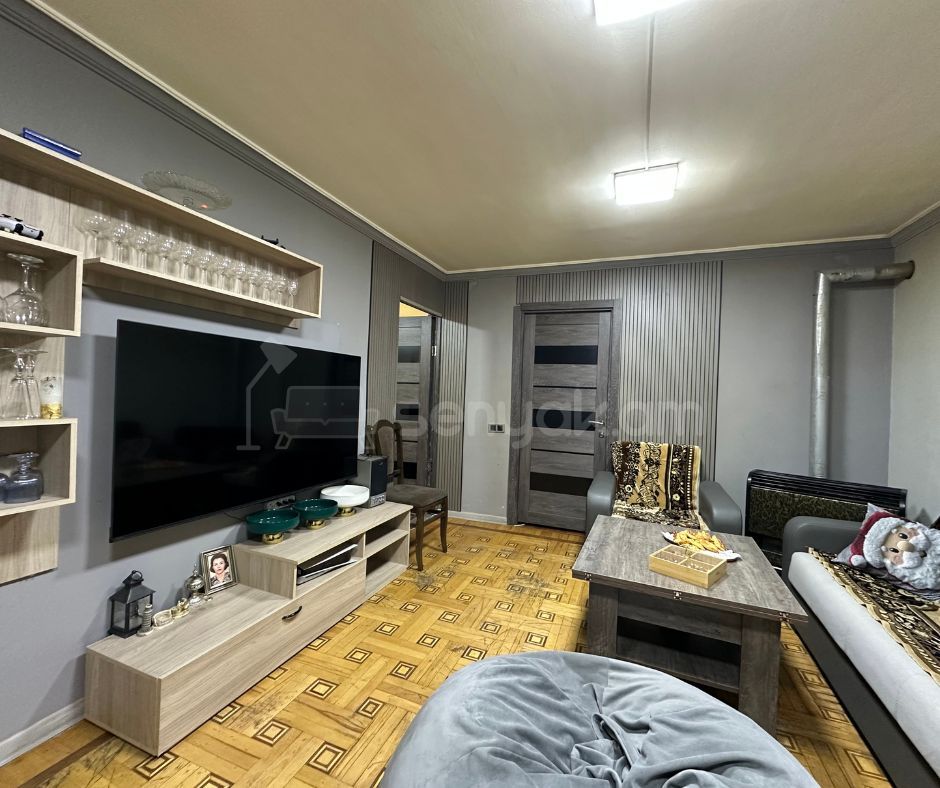 4 Սենյականոց Բնակարան Քարե Շենքում, 73քմ, 1/4 հարկ, Նորմալ Վիճակում