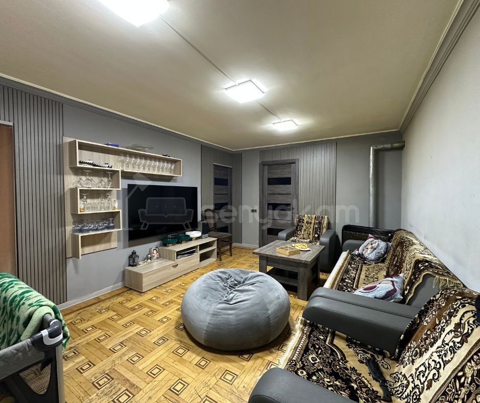 4 Սենյականոց Բնակարան Քարե Շենքում, 73քմ, 1/4 հարկ, Նորմալ Վիճակում