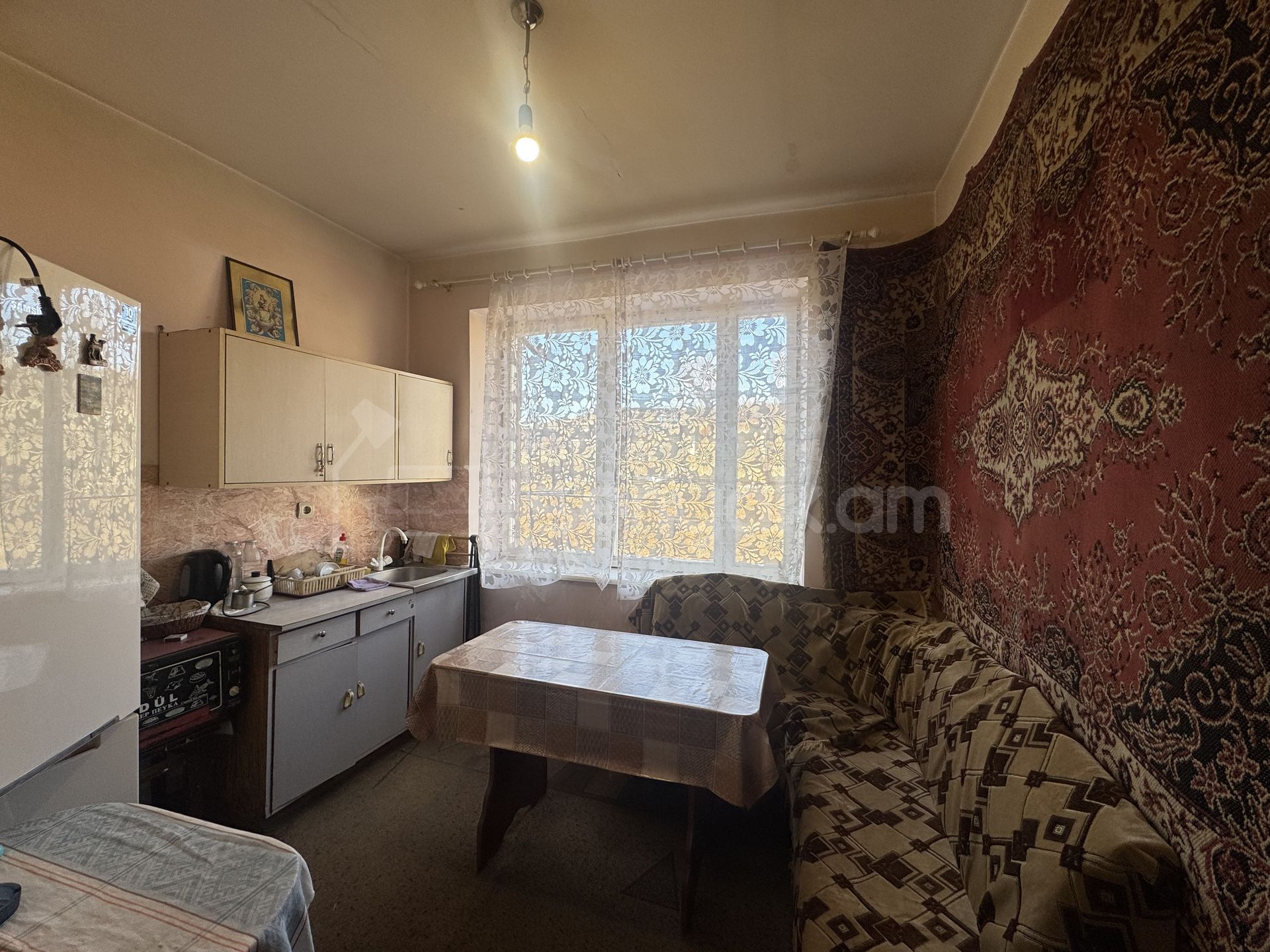 2 Սենյականոց Բնակարան Քարե Շենքում, 35քմ, 3/5 հարկ, Նորմալ Վիճակում