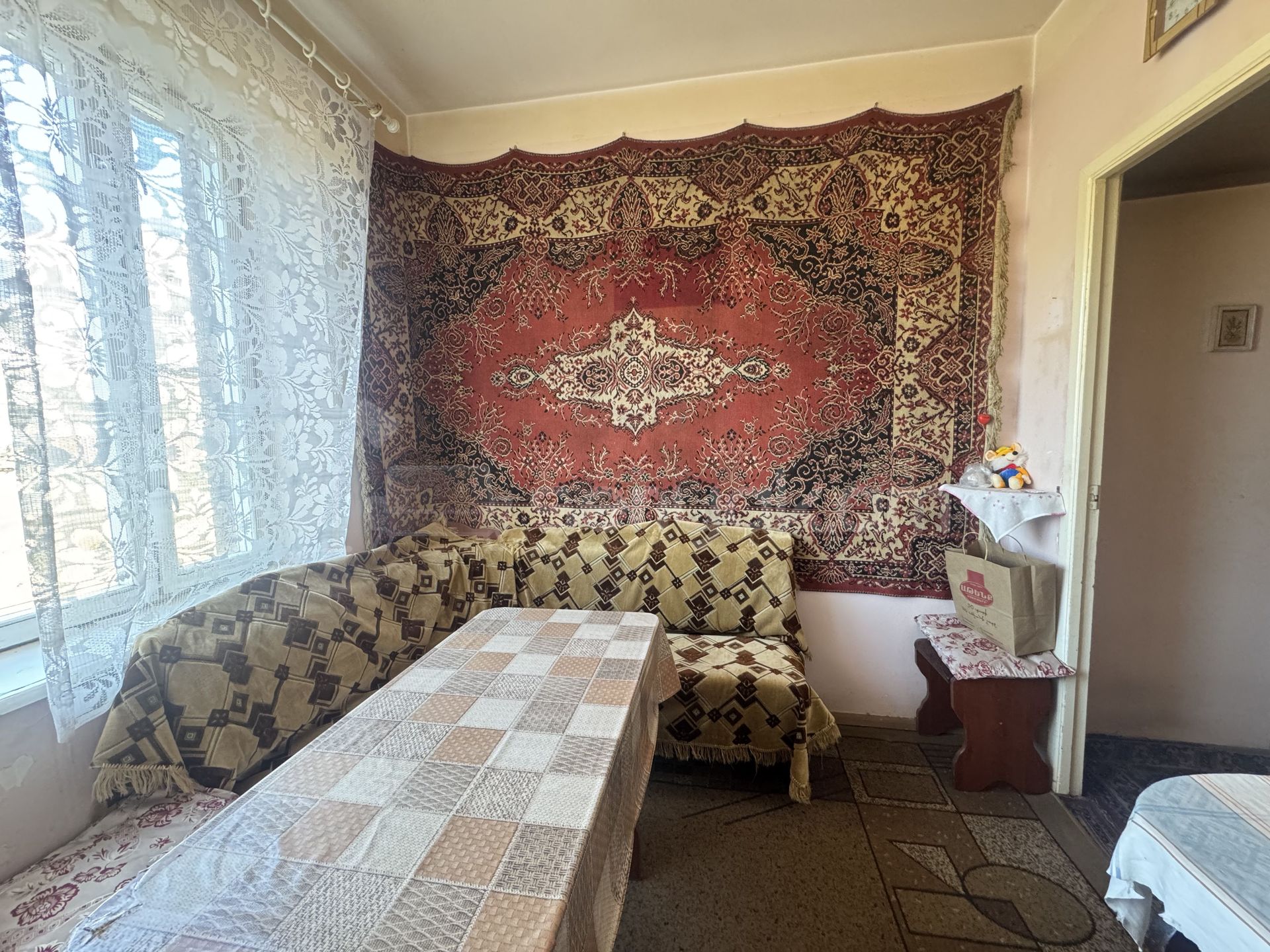 2 Սենյականոց Բնակարան Քարե Շենքում, 35քմ, 3/5 հարկ, Նորմալ Վիճակում