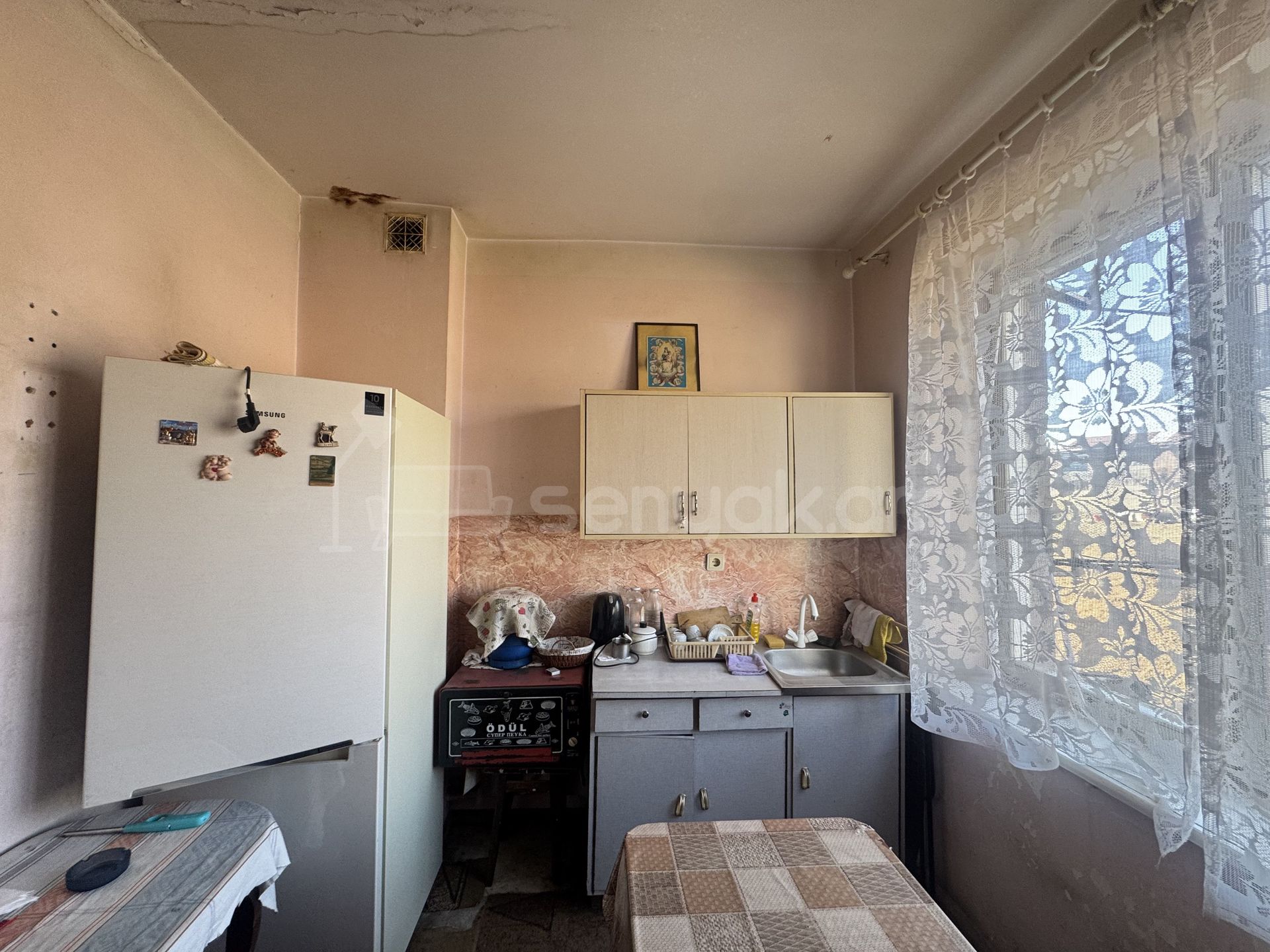 2 Սենյականոց Բնակարան Քարե Շենքում, 35քմ, 3/5 հարկ, Նորմալ Վիճակում