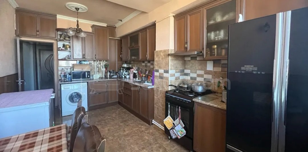 3 Սենյականոց Բնակարան, 95քմ, 10/10 հարկ, Նորմալ Վիճակում