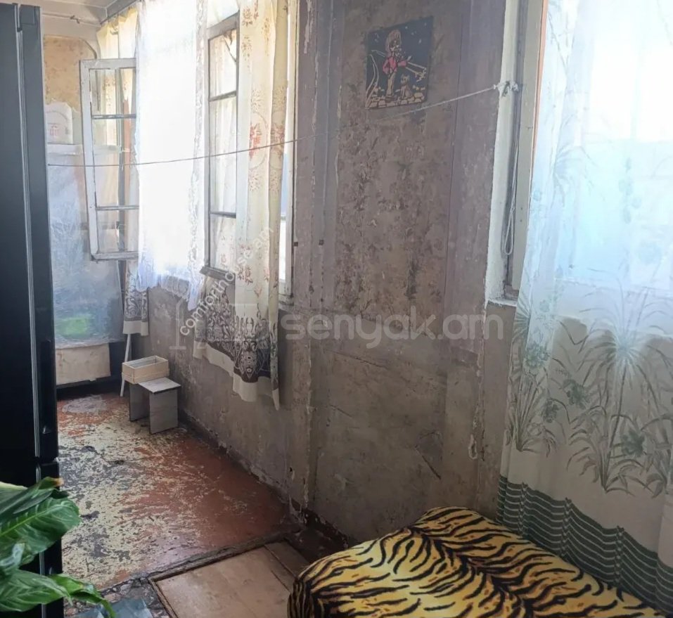 3 Սենյականոց Բնակարան Քարե Շենքում, 79քմ, 1/5 հարկ, Նորմալ Վիճակում