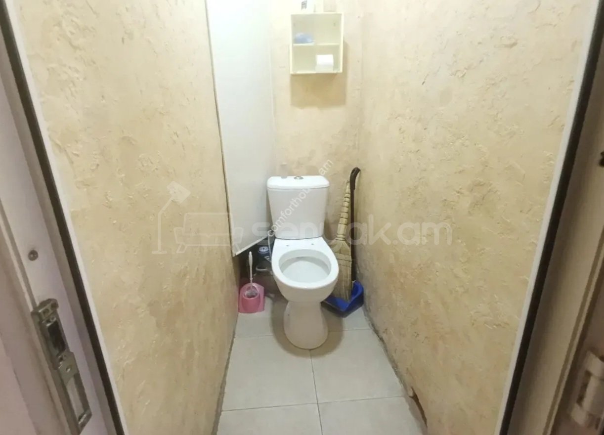 3 Սենյականոց Բնակարան Քարե Շենքում, 79քմ, 1/5 հարկ, Նորմալ Վիճակում